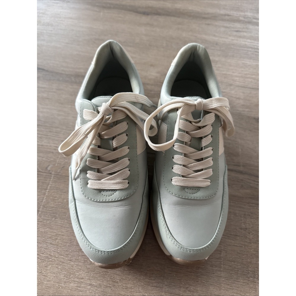DV by Dolce Vita Zabble Womens Retro Runner Sneakers Mint Size 7 EUC!